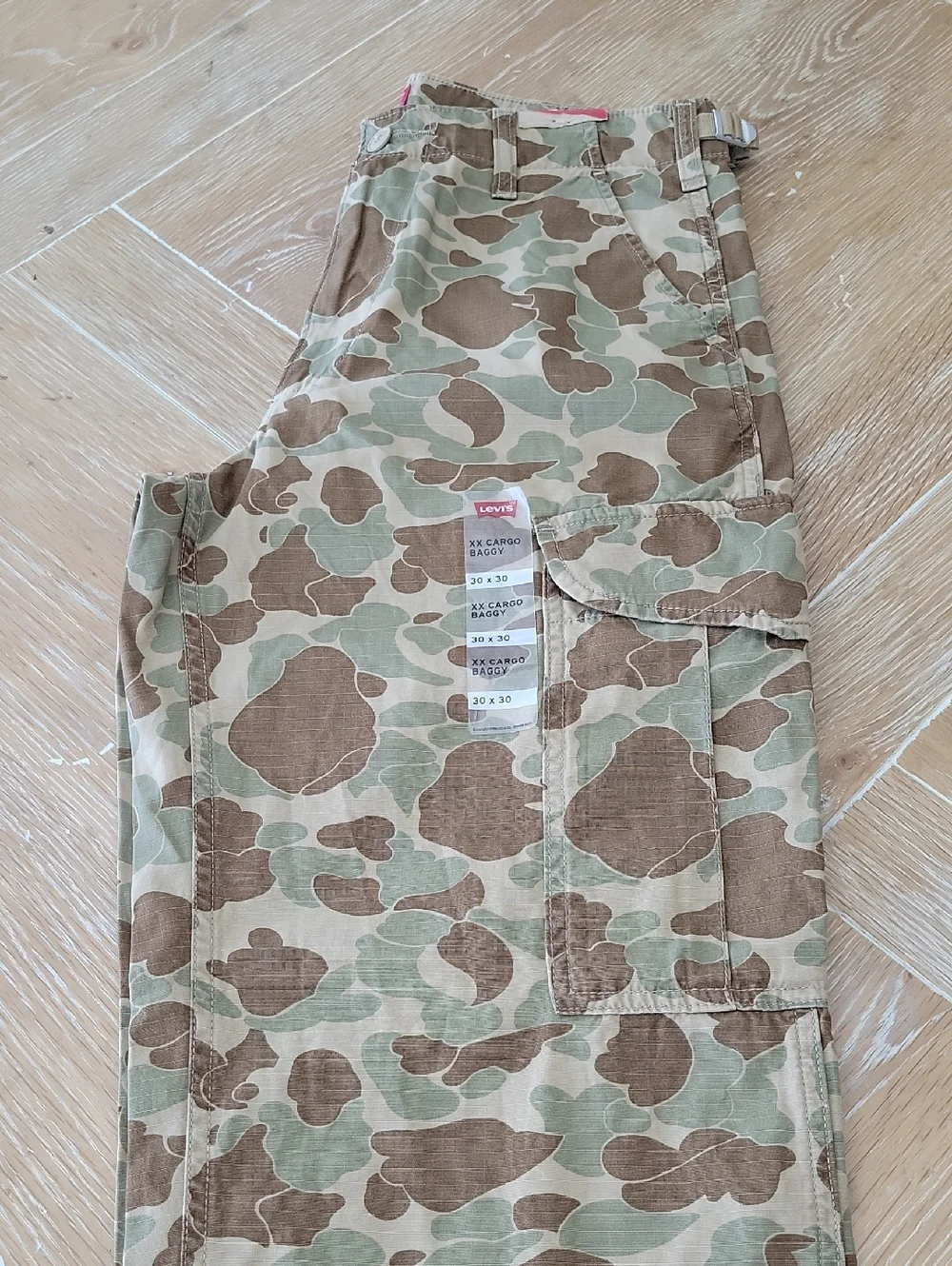 Levi's XX Cargo Men's Baggy Pants Slightly Tapered Leg 30X30 Camouflage NWT